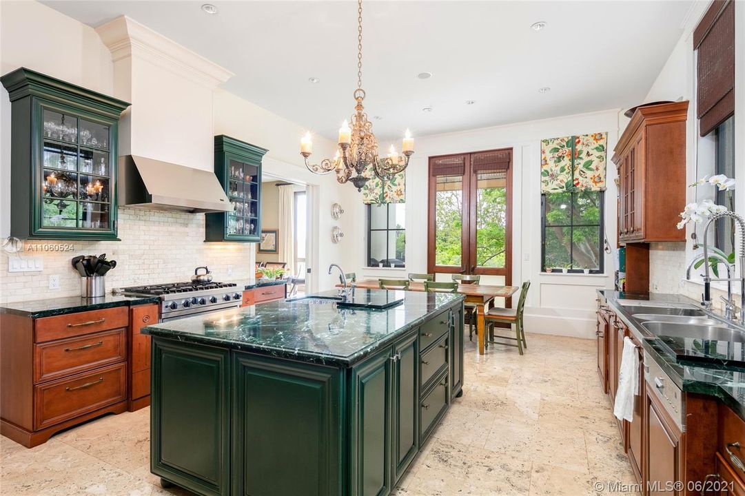 Recently Sold: $8,200,000 (5 beds, 5 baths, 6382 Square Feet)