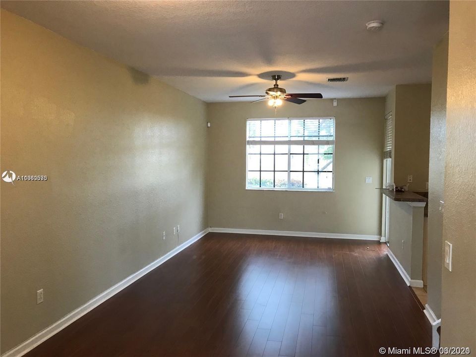 Recently Rented: $1,700 (3 beds, 2 baths, 1272 Square Feet)