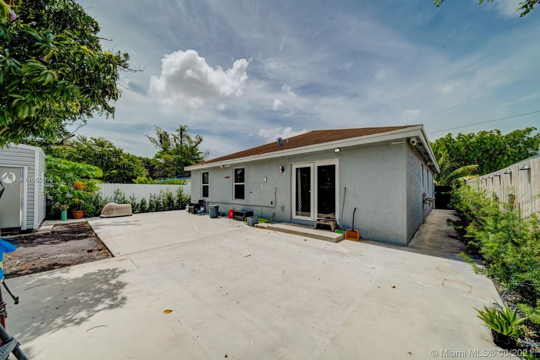 Recently Sold: $315,000 (3 beds, 2 baths, 1369 Square Feet)
