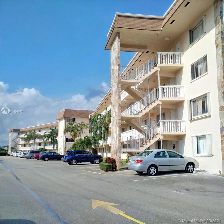 Recently Sold: $69,900 (1 beds, 1 baths, 757 Square Feet)