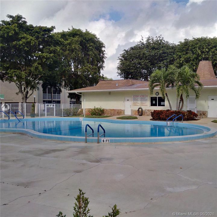 Recently Sold: $69,900 (1 beds, 1 baths, 757 Square Feet)