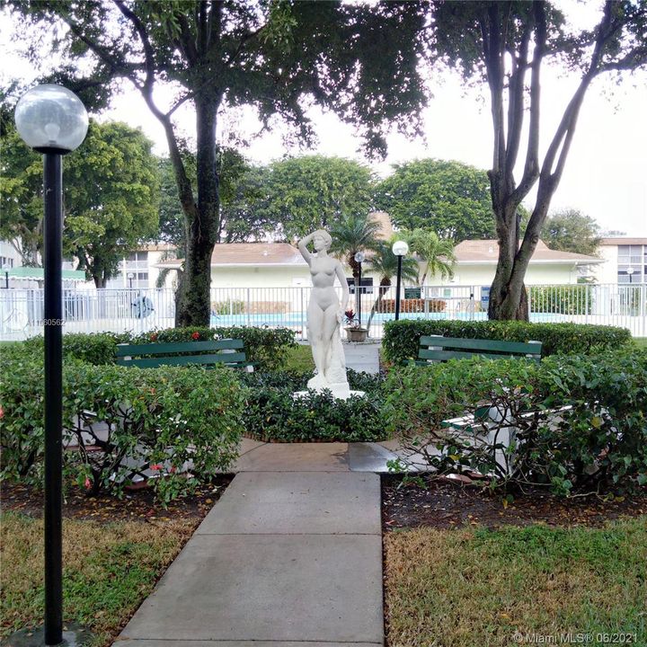 Recently Sold: $69,900 (1 beds, 1 baths, 757 Square Feet)