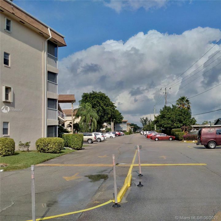 Recently Sold: $69,900 (1 beds, 1 baths, 757 Square Feet)
