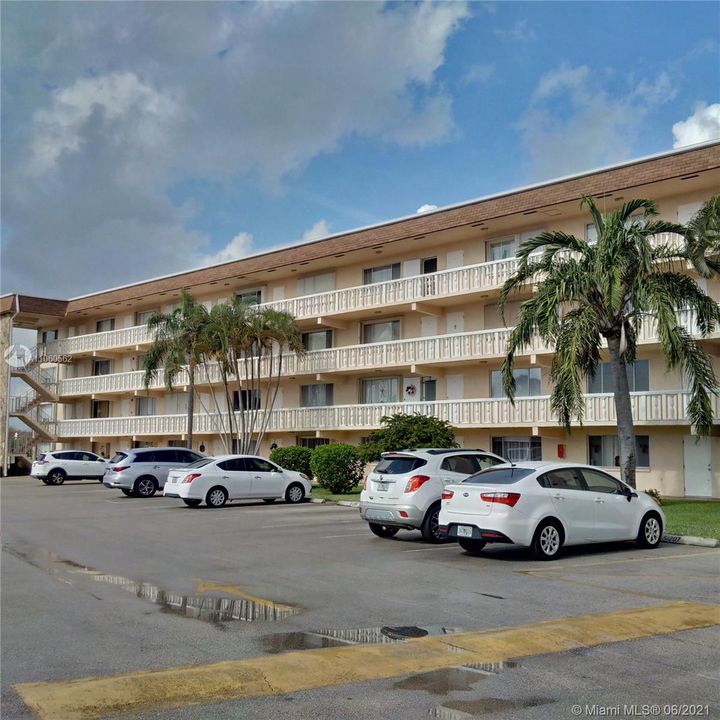Recently Sold: $69,900 (1 beds, 1 baths, 757 Square Feet)