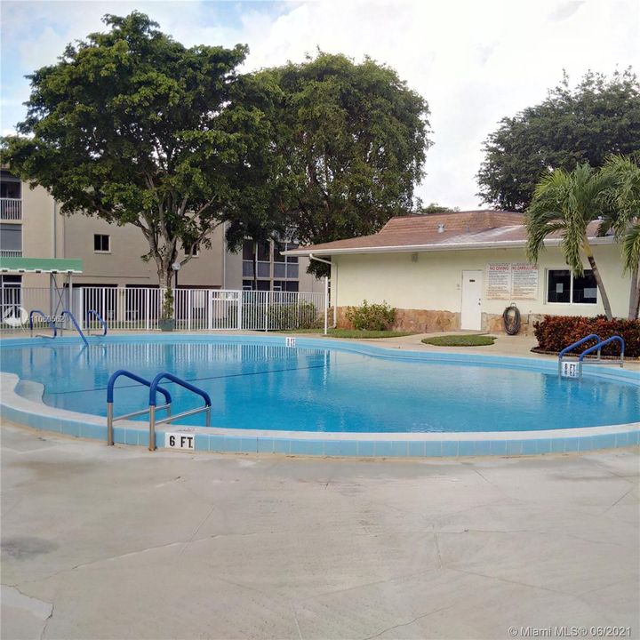 Recently Sold: $69,900 (1 beds, 1 baths, 757 Square Feet)