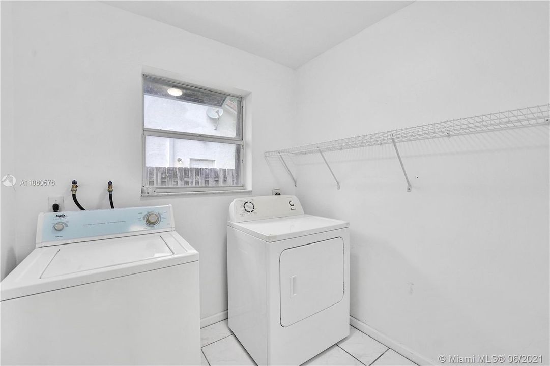 最近租的: $3,000 (4 贝兹, 2 浴室, 2036 平方英尺)