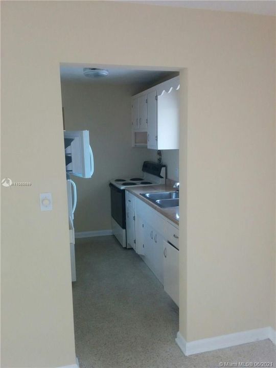 Recently Rented: $1,450 (2 beds, 1 baths, 800 Square Feet)