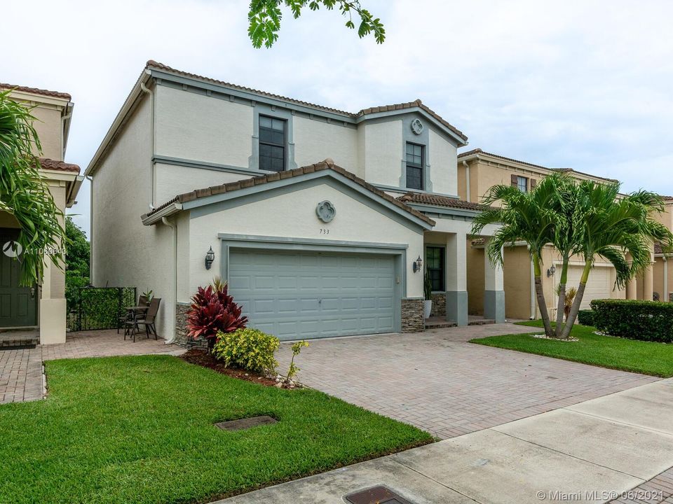Recently Sold: $630,000 (4 beds, 2 baths, 2524 Square Feet)