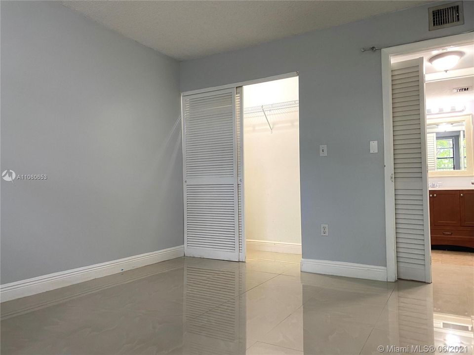 Recently Rented: $1,450 (2 beds, 1 baths, 760 Square Feet)