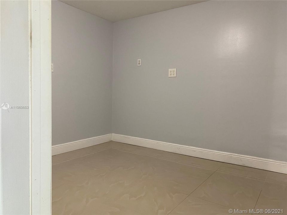 Recently Rented: $1,450 (2 beds, 1 baths, 760 Square Feet)