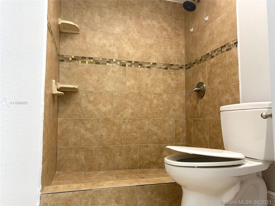 Recently Rented: $1,450 (2 beds, 1 baths, 760 Square Feet)