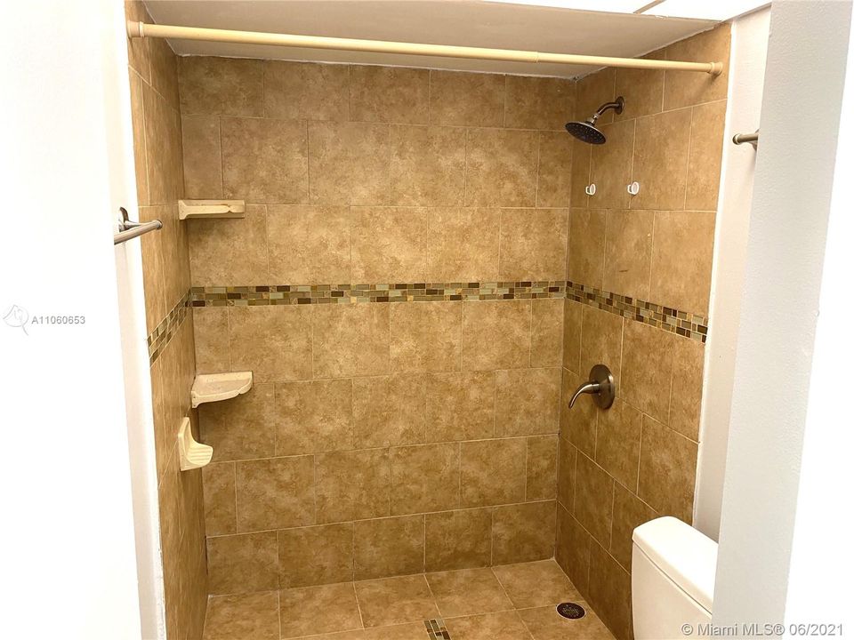 Recently Rented: $1,450 (2 beds, 1 baths, 760 Square Feet)