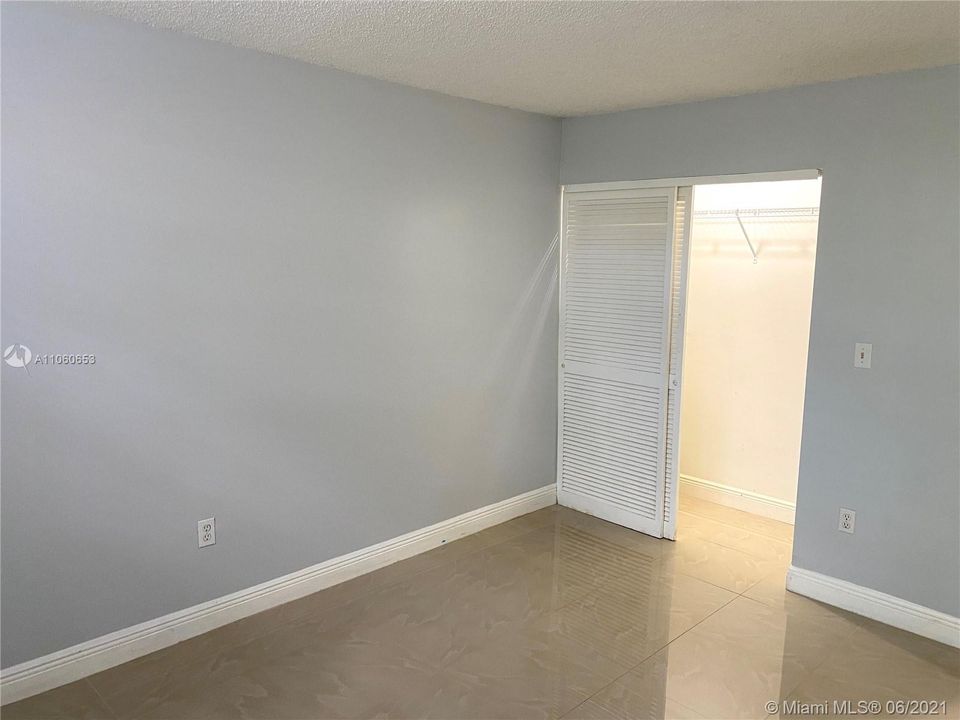 Recently Rented: $1,450 (2 beds, 1 baths, 760 Square Feet)