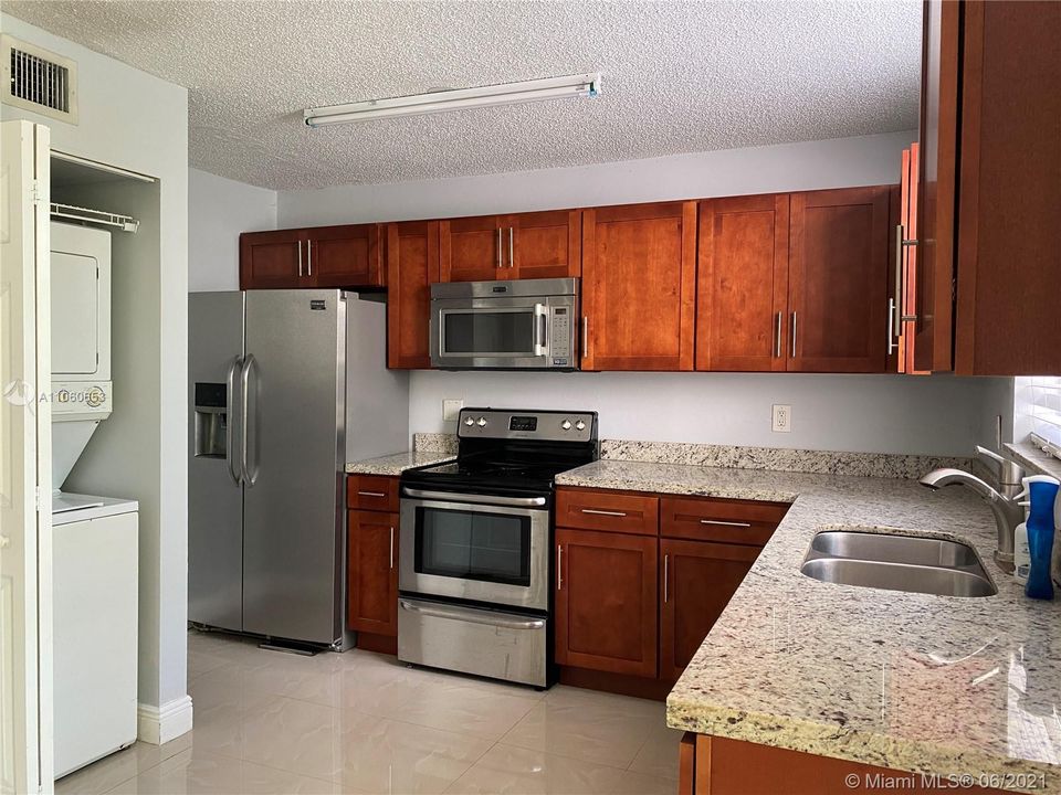 Recently Rented: $1,450 (2 beds, 1 baths, 760 Square Feet)