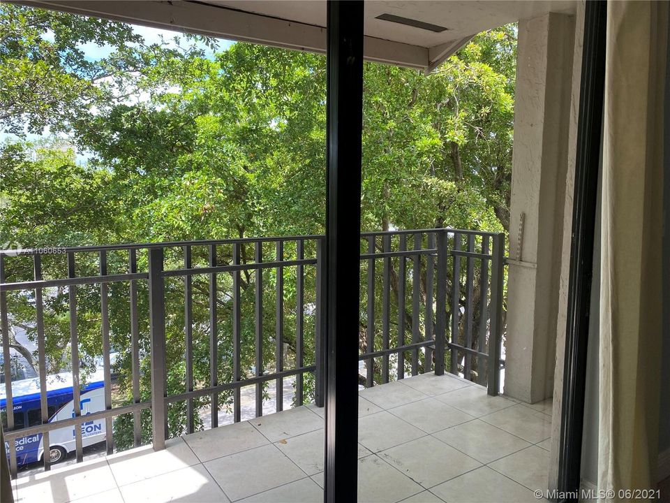 Recently Rented: $1,450 (2 beds, 1 baths, 760 Square Feet)