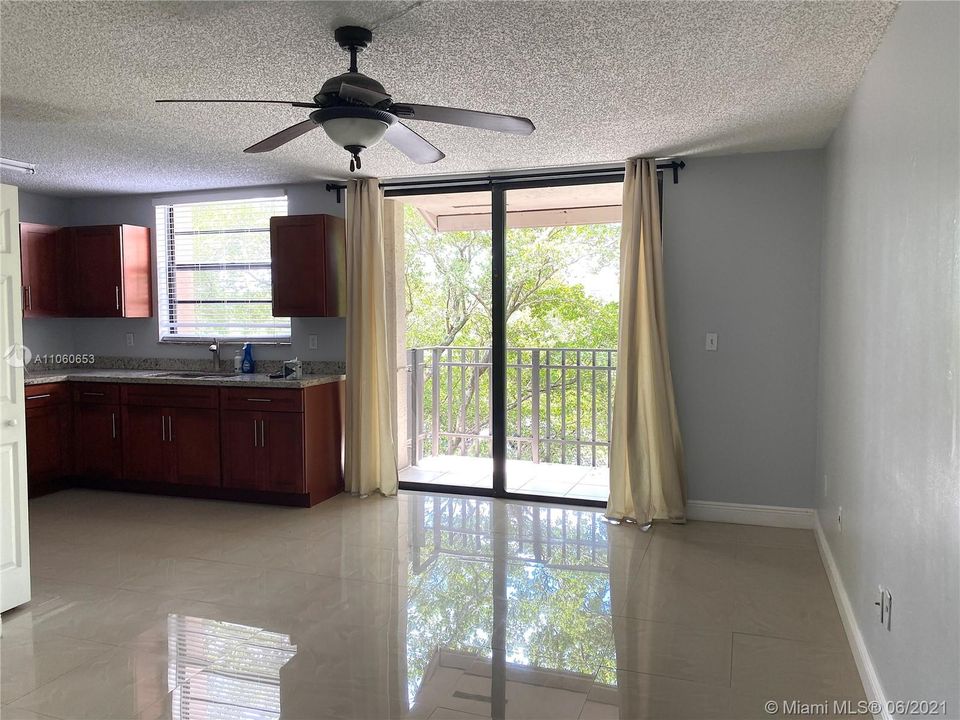 Recently Rented: $1,450 (2 beds, 1 baths, 760 Square Feet)