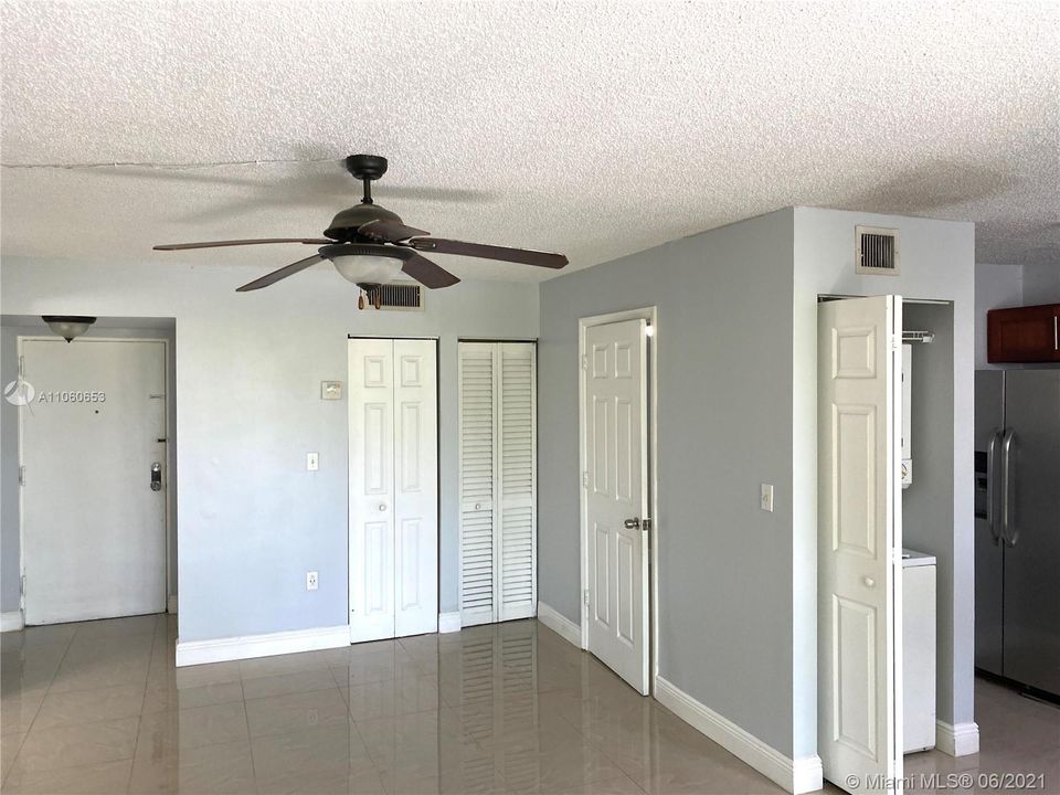 Recently Rented: $1,450 (2 beds, 1 baths, 760 Square Feet)