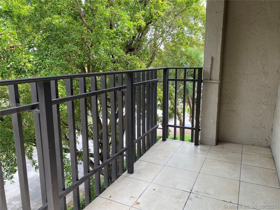 Recently Rented: $1,450 (2 beds, 1 baths, 760 Square Feet)