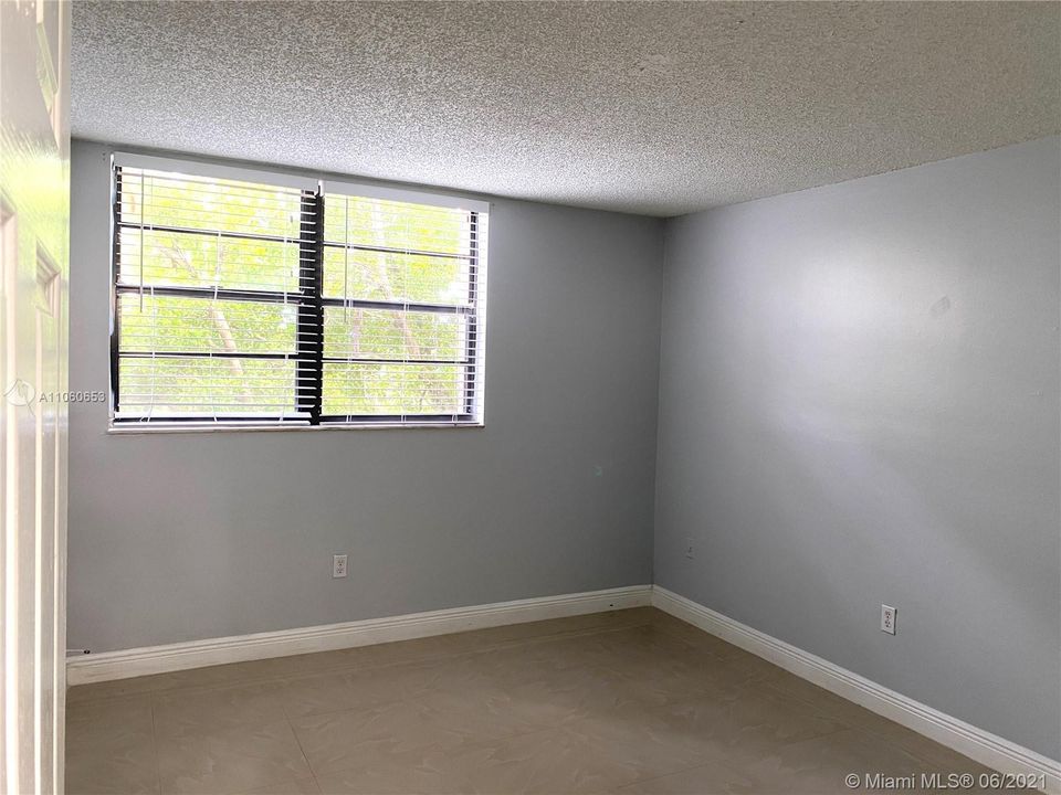 Recently Rented: $1,450 (2 beds, 1 baths, 760 Square Feet)