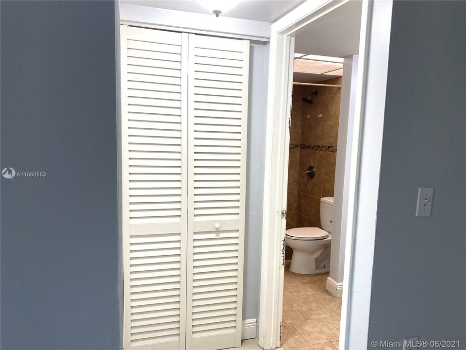 Recently Rented: $1,450 (2 beds, 1 baths, 760 Square Feet)