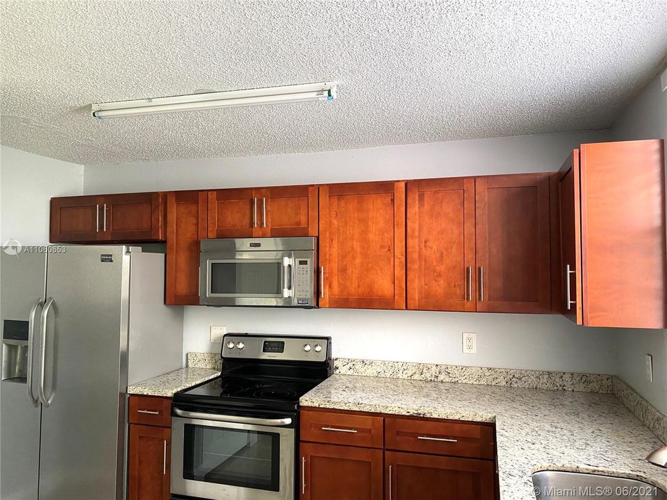 Recently Rented: $1,450 (2 beds, 1 baths, 760 Square Feet)