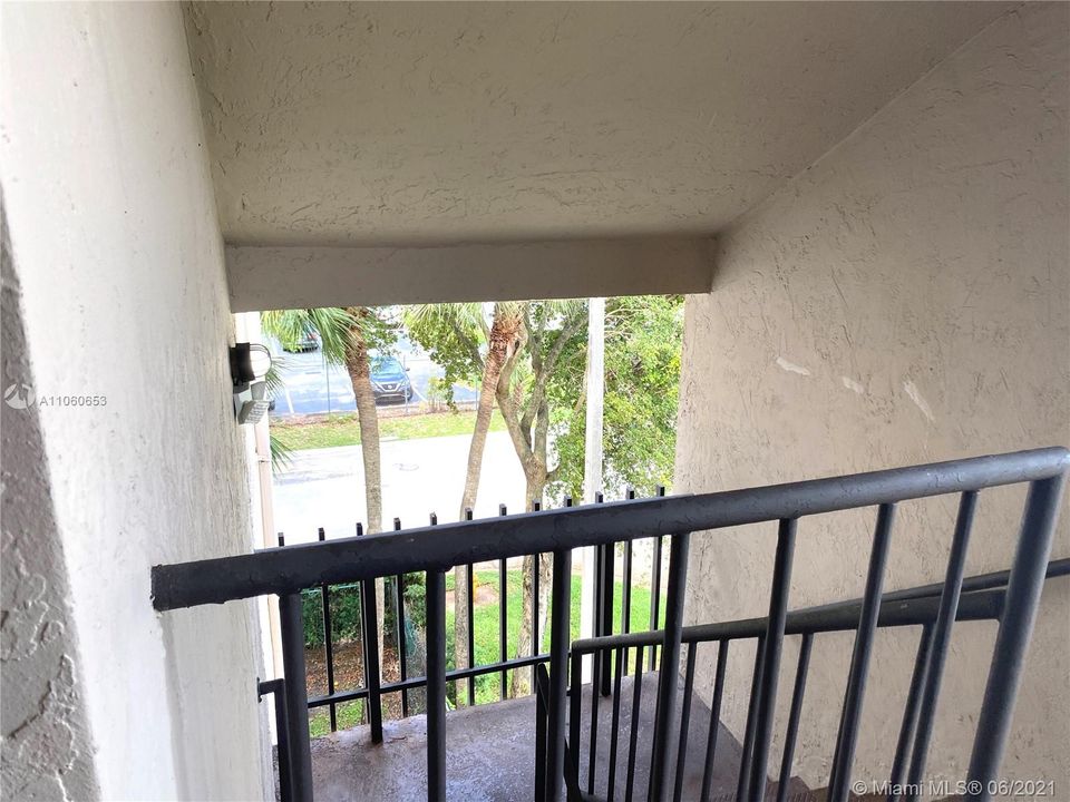 Recently Rented: $1,450 (2 beds, 1 baths, 760 Square Feet)