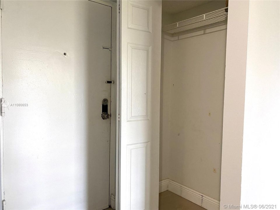 Recently Rented: $1,450 (2 beds, 1 baths, 760 Square Feet)