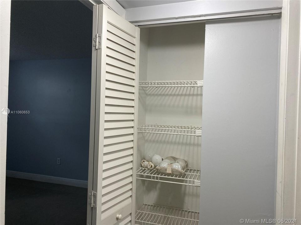 Recently Rented: $1,450 (2 beds, 1 baths, 760 Square Feet)