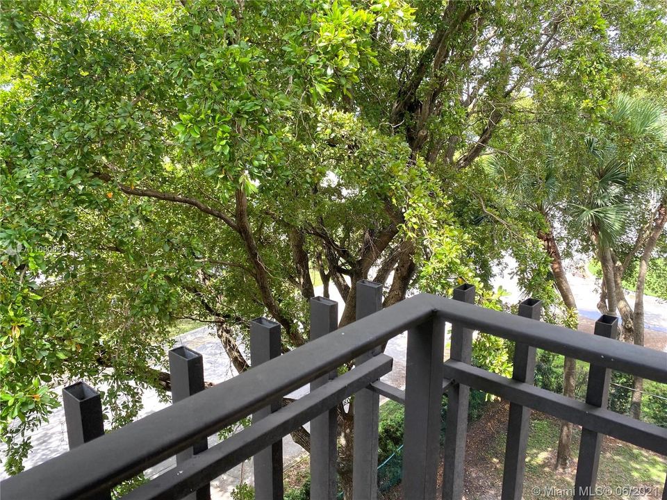 Recently Rented: $1,450 (2 beds, 1 baths, 760 Square Feet)