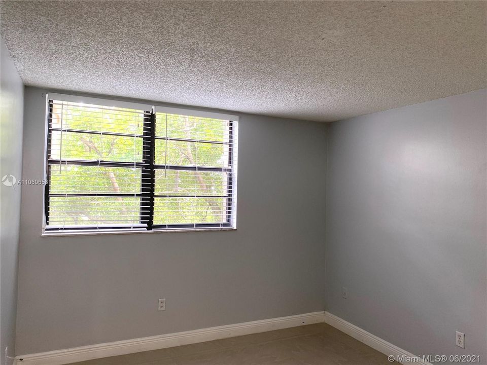 Recently Rented: $1,450 (2 beds, 1 baths, 760 Square Feet)