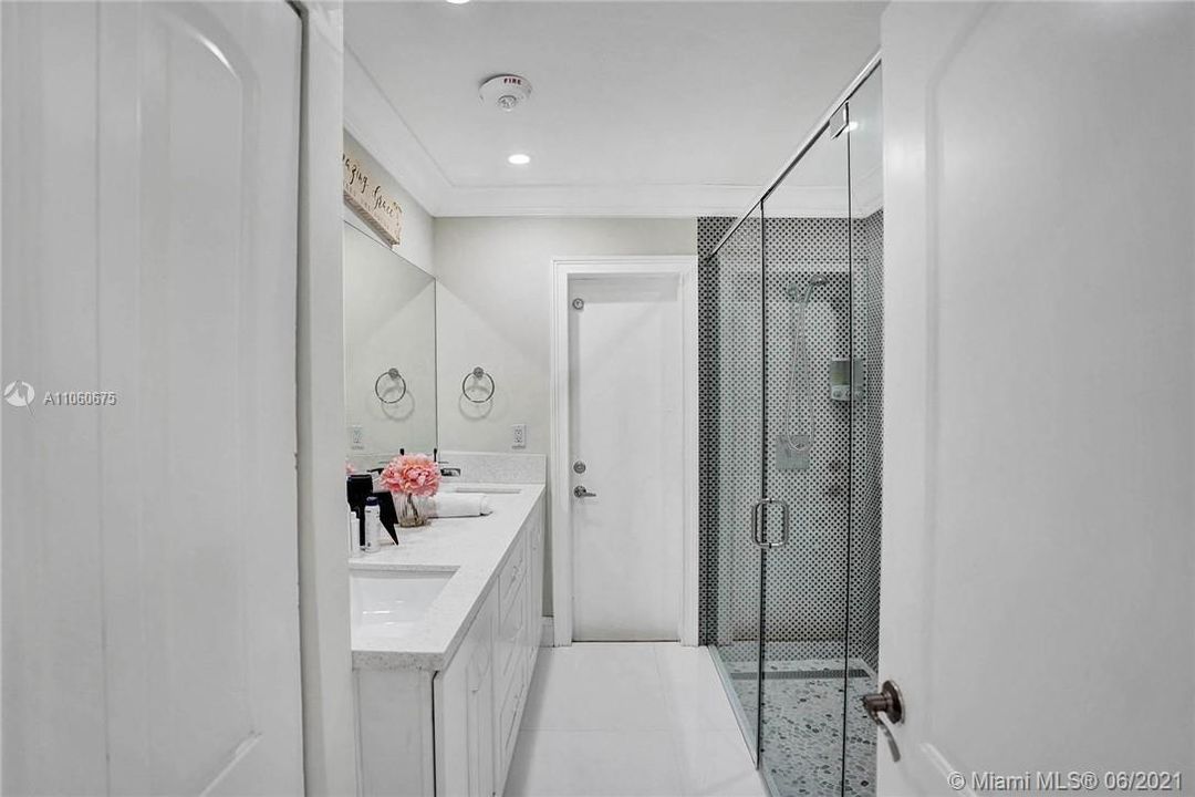 Недавно арендовано: $6,200 (6 спален, 3 ванн, 2566 Квадратных фут)