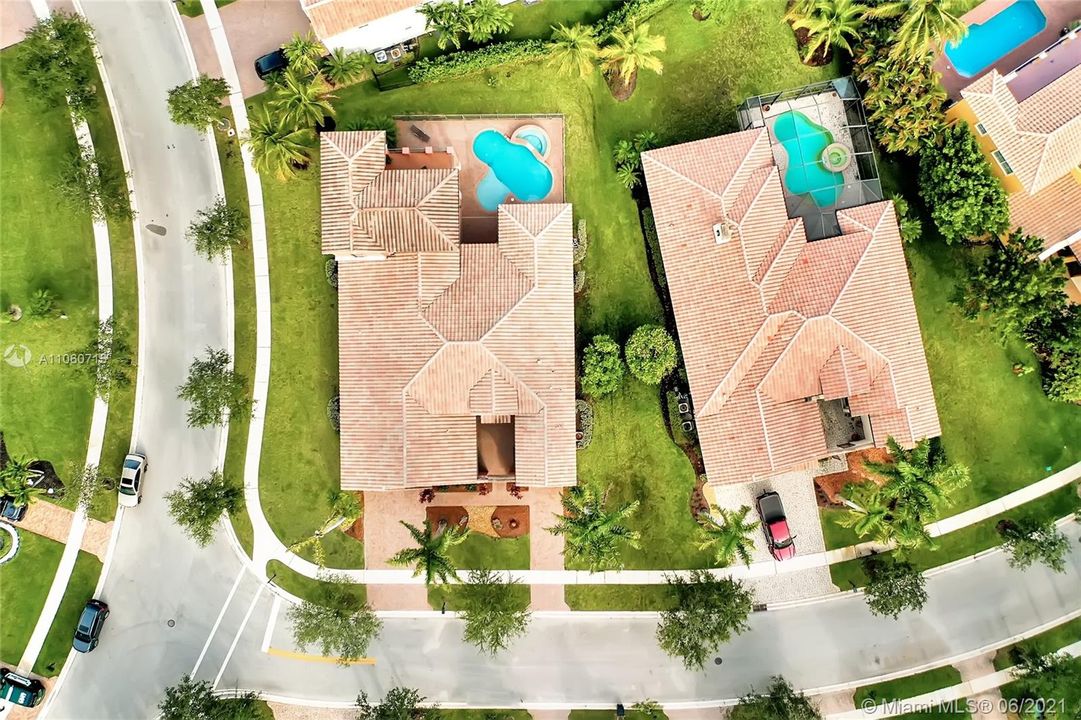 Vendido Recientemente: $1,150,000 (6 camas, 5 baños, 4202 Pies cuadrados)