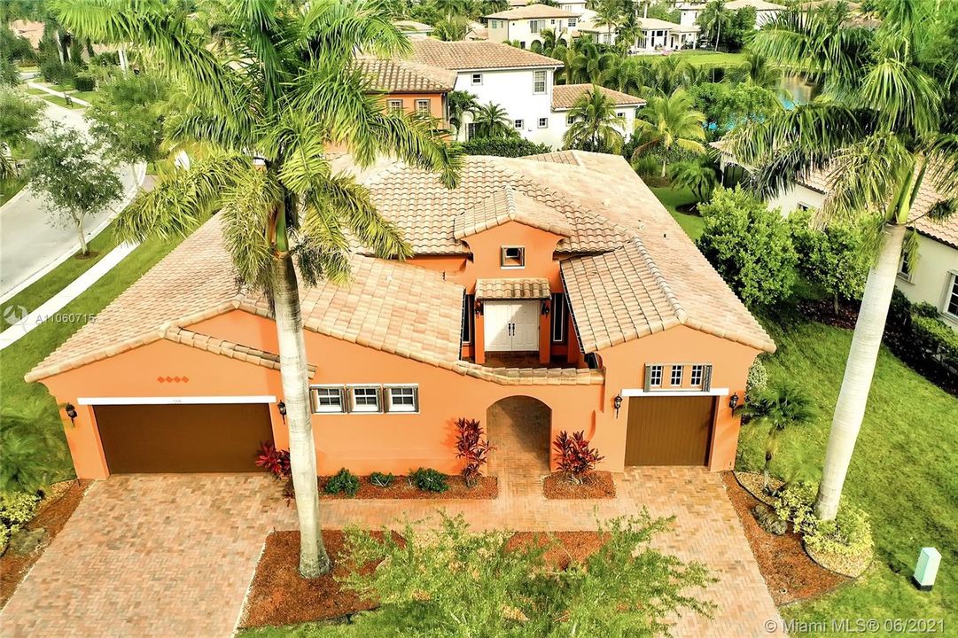 Vendido Recientemente: $1,150,000 (6 camas, 5 baños, 4202 Pies cuadrados)