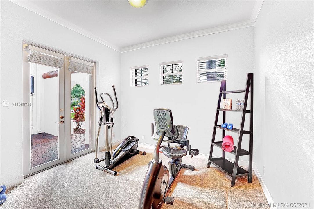 Vendido Recientemente: $1,150,000 (6 camas, 5 baños, 4202 Pies cuadrados)