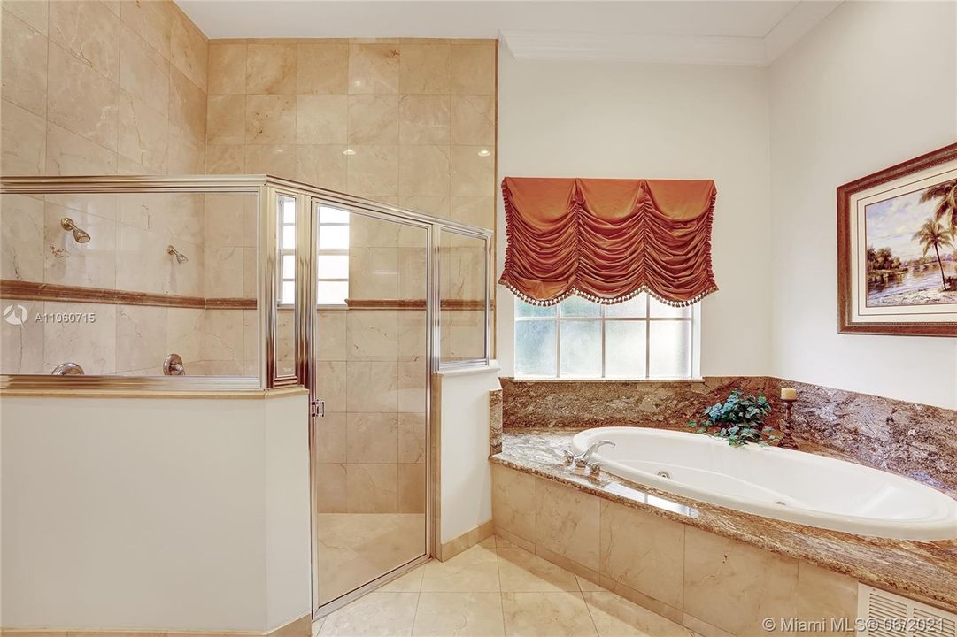 Vendido Recientemente: $1,150,000 (6 camas, 5 baños, 4202 Pies cuadrados)