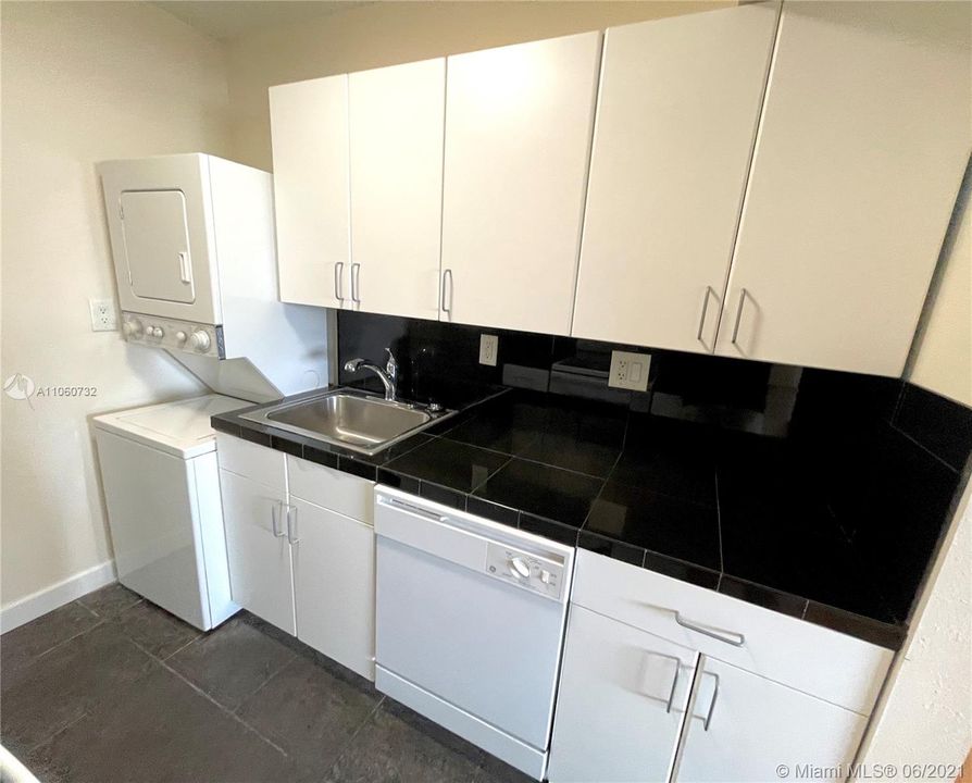 Recently Rented: $1,695 (2 beds, 2 baths, 952 Square Feet)