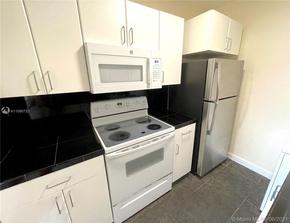 Recently Rented: $1,695 (2 beds, 2 baths, 952 Square Feet)