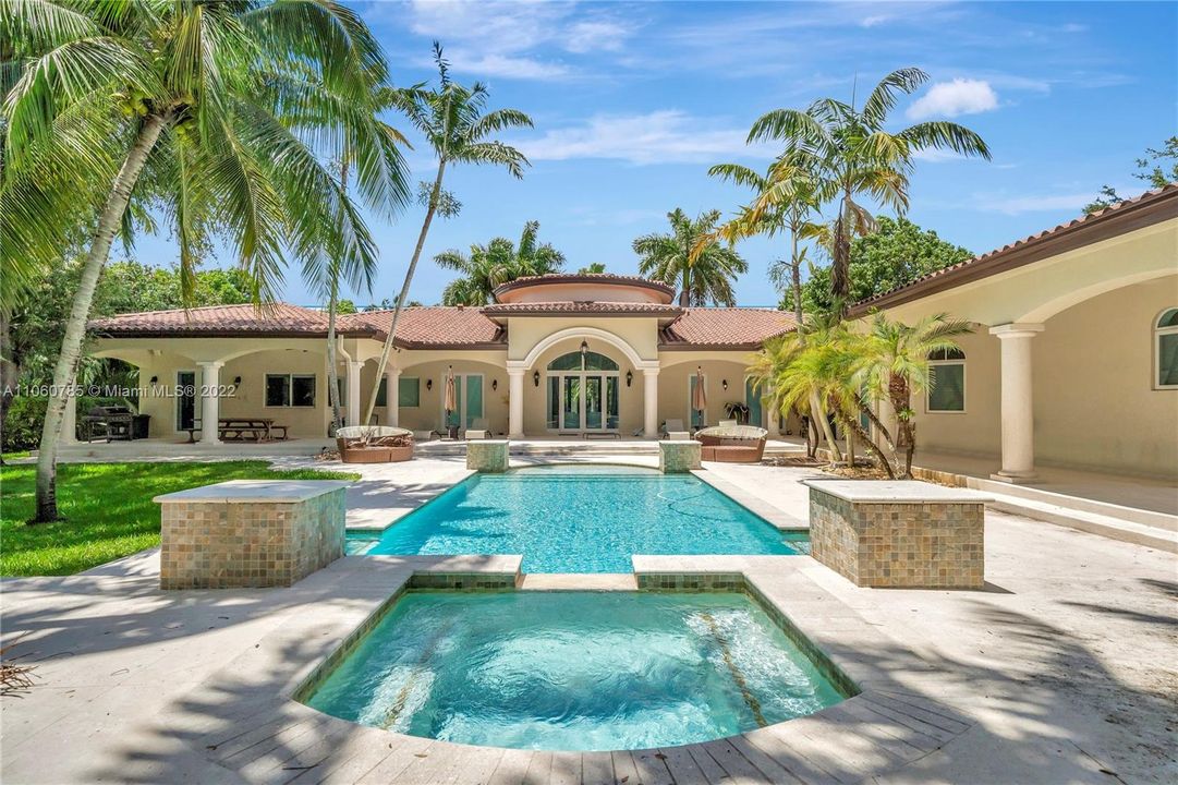 Recently Sold: $4,999,000 (7 beds, 7 baths, 6477 Square Feet)