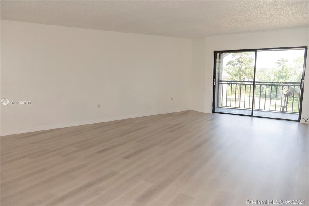 Recently Sold: $174,000 (2 beds, 2 baths, 1001 Square Feet)
