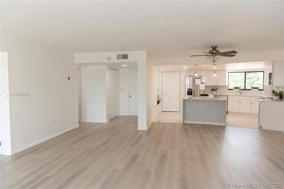 Recently Sold: $174,000 (2 beds, 2 baths, 1001 Square Feet)