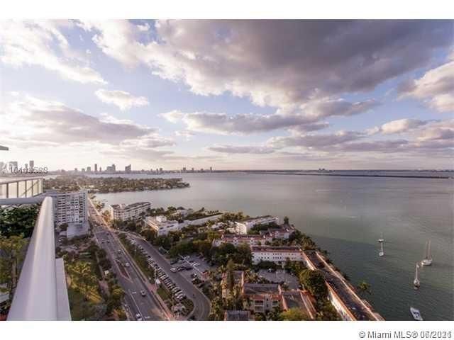 Recently Sold: $1,200,000 (2 beds, 2 baths, 1463 Square Feet)