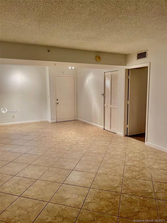 Recently Rented: $1,950 (2 beds, 2 baths, 1020 Square Feet)