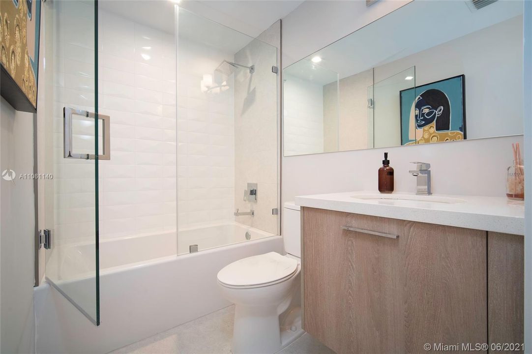 最近租的: $8,900 (3 贝兹, 2 浴室, 2353 平方英尺)