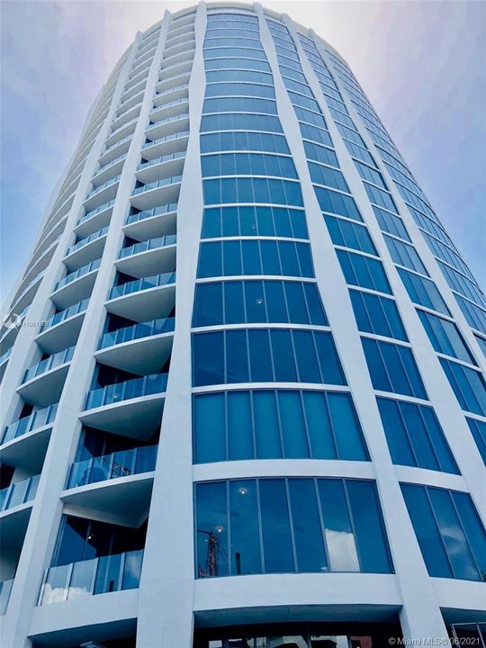 Club Residences Tower at the Park Grove