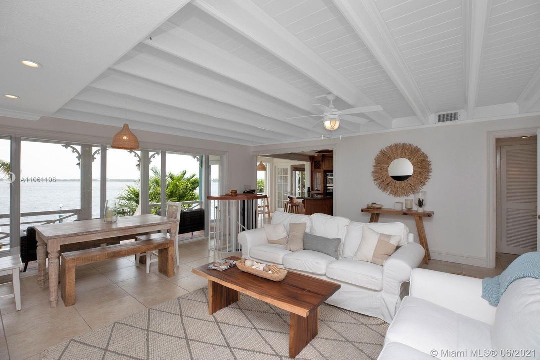 Recently Sold: $2,000,000 (3 beds, 4 baths, 2608 Square Feet)