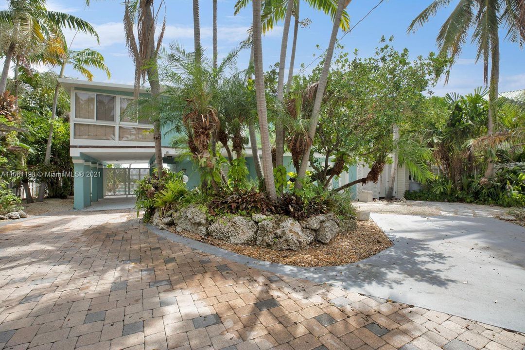 Recently Sold: $2,000,000 (3 beds, 4 baths, 2608 Square Feet)