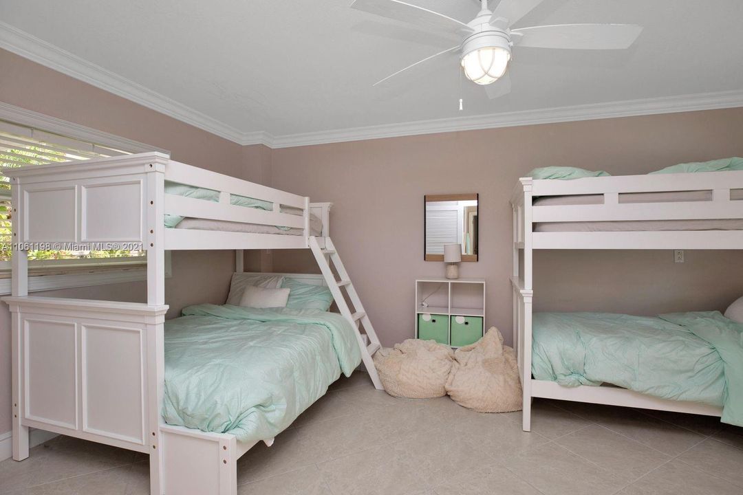 Recently Sold: $2,000,000 (3 beds, 4 baths, 2608 Square Feet)