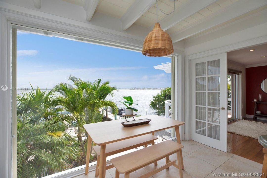 Recently Sold: $2,000,000 (3 beds, 4 baths, 2608 Square Feet)