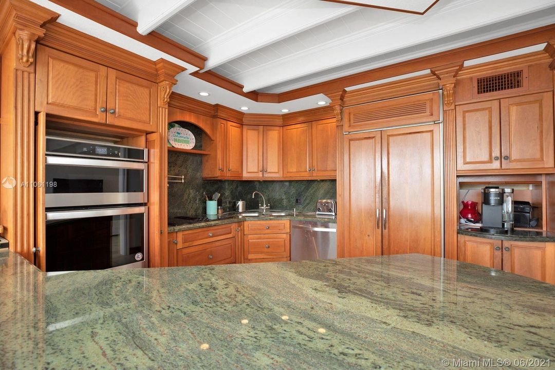 Recently Sold: $2,000,000 (3 beds, 4 baths, 2608 Square Feet)