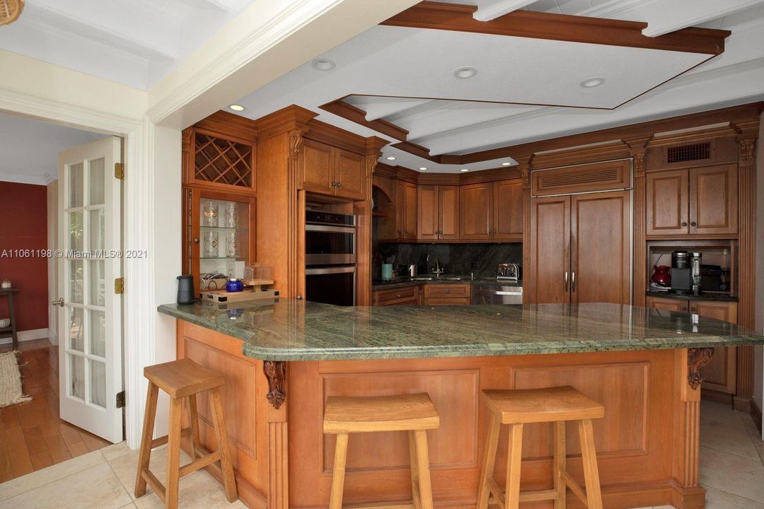 Recently Sold: $2,000,000 (3 beds, 4 baths, 2608 Square Feet)